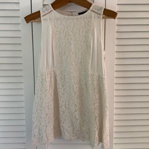 A pea in the pod white lace top size medium
